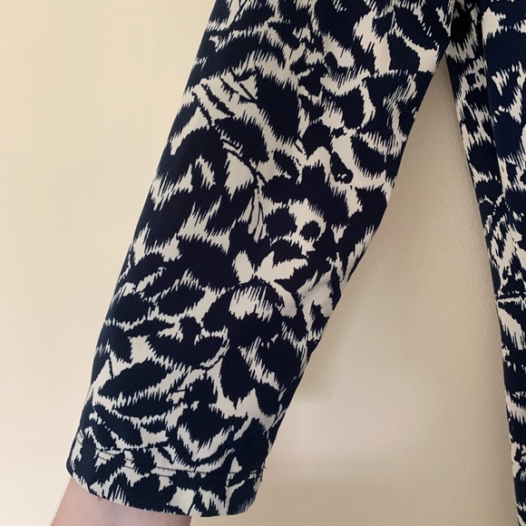 BCBGMaxAzria white & navy wrap dress size M - Picture 7 of 13